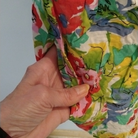 Forever 21 floral 100% rayon, adjustable , ruffled top with pockets  size medium - Picture 5 of 7